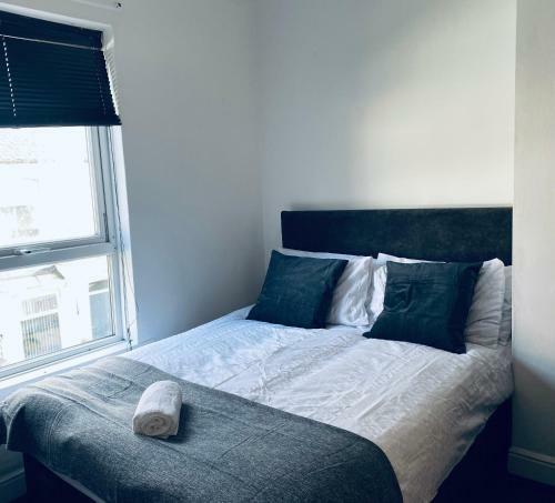 Apartamento 10 Mins From Manchester City Ctr 4-bedroom House