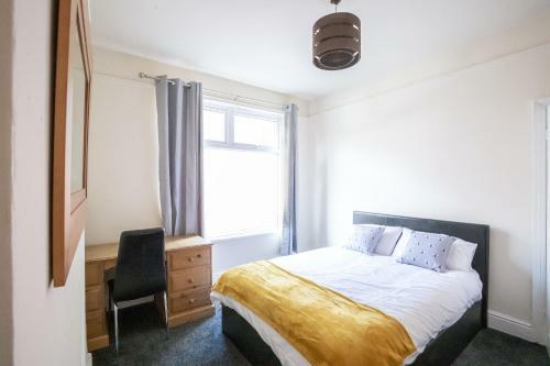 Apartamento 10 Mins From Manchester City Ctr 4-bedroom House