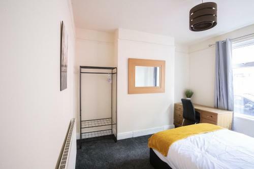 Apartamento 10 Mins From Manchester City Ctr 4-bedroom House
