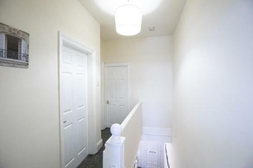 Apartamento 10 Mins From Manchester City Ctr 4-bedroom House