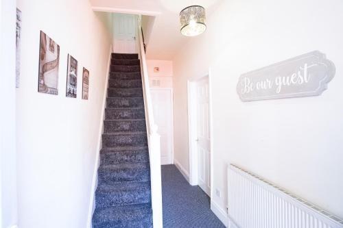 Apartamento 10 Mins From Manchester City Ctr 4-bedroom House