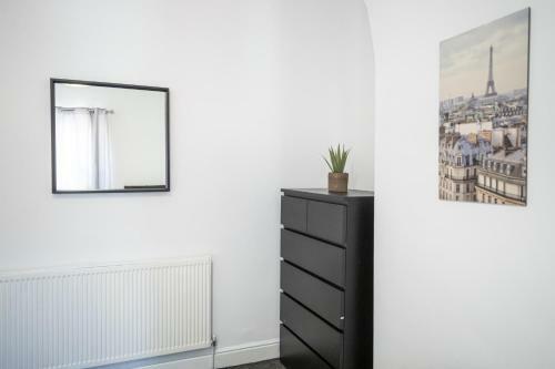 Apartamento 10 Mins From Manchester City Ctr 4-bedroom House