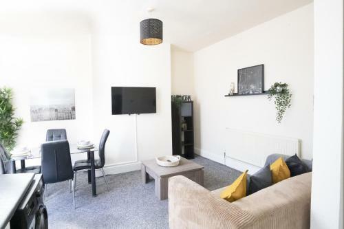 Apartamento 10 Mins From Manchester City Ctr 4-bedroom House