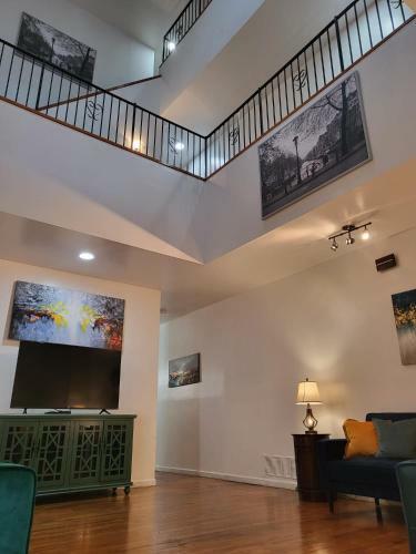 Reservoir Hill Mansion - 4 Bedrooms