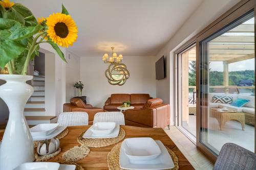 Villa Znamirowickachata Sauna Jacuzzi Spa