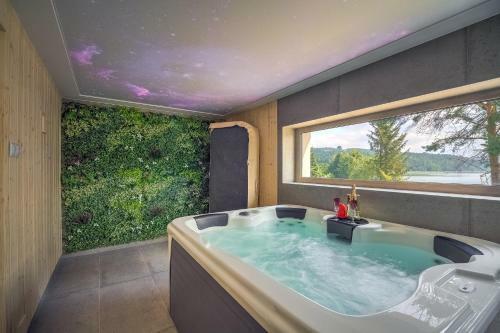 Villa Znamirowickachata Sauna Jacuzzi Spa