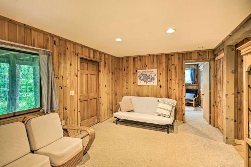Serene Berkshires Cabin With Deck And Fire Pit!