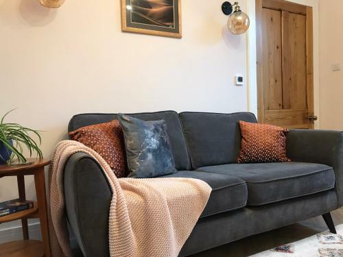 Newly Renovated Seaside Townhouse With Logburner
