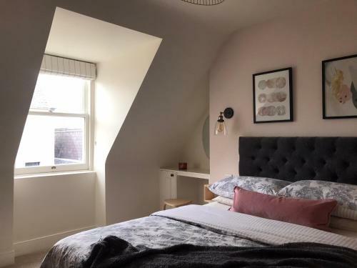 Newly Renovated Seaside Townhouse With Logburner
