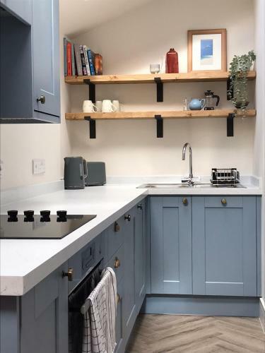 Newly Renovated Seaside Townhouse With Logburner