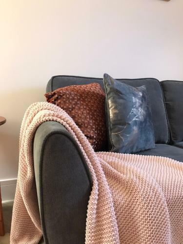 Newly Renovated Seaside Townhouse With Logburner