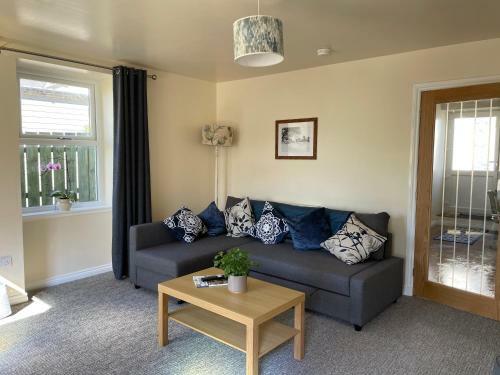 Cozy 2 Bedroom Cottage With Log Burner On Loch Ken