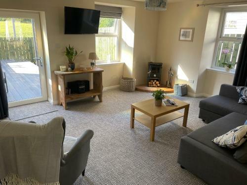 Cozy 2 Bedroom Cottage With Log Burner On Loch Ken