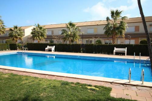 Casa De Vacaciones Con Piscina Comunitaria