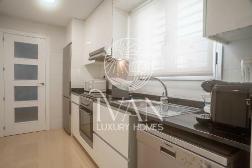 Apartamento Casa Patty - Iv�n Luxury Homes - 11� Pta. Norte - 1� L�nea De Playa