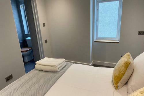 Spacious 1 Bedroom Apartment With Sea Views