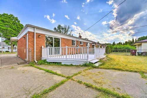 Cozy Center Line Home With Fenced Yard And Office
