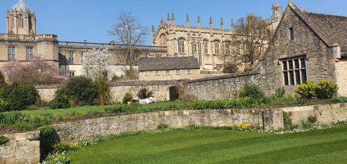 Homey House In Oxford