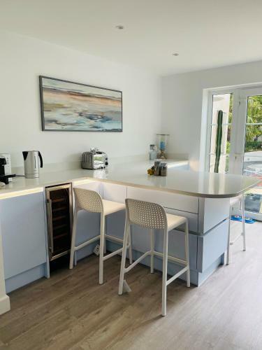 Lakeside Large Double Bedroom & Own Bathroom
