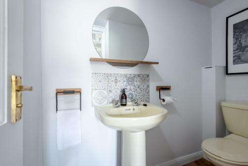 Abbey Villa - Stylish House - Central With Parking
