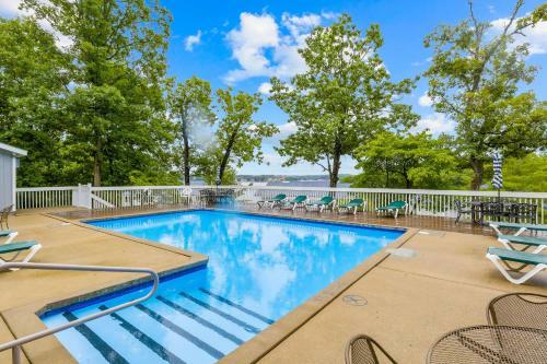 Hotel Lake View Escape