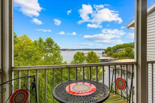 Hotel Lake View Escape