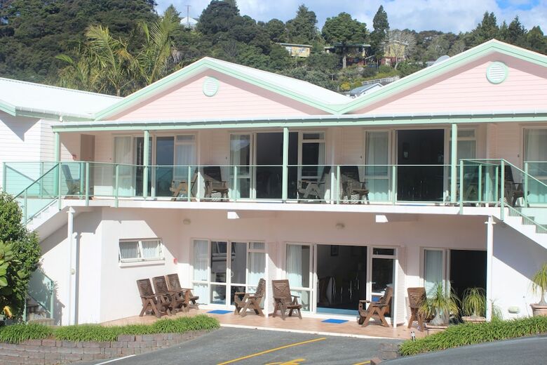 Admirals View Lodge