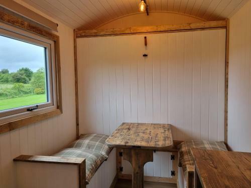 Rusty - Shepherds Hut Sleeps Up To 4