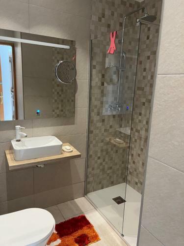 Chalet Confortable Avec Piscine Collective