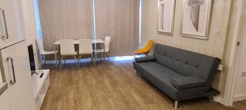 Empress At College - Spacious 2 Bedroom Apartment