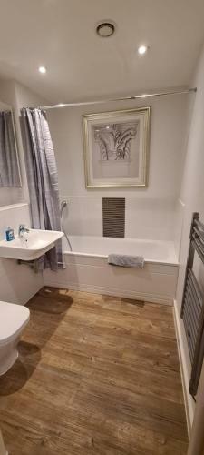 Empress At College - Spacious 2 Bedroom Apartment