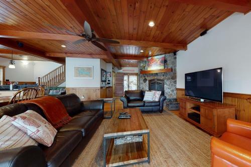 Luxury Adirondack Lakeview