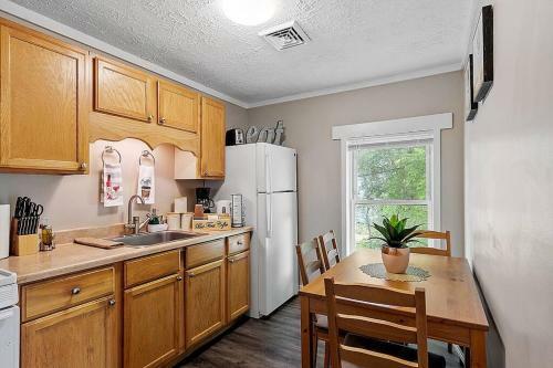 New!! Entire Apartment Minutes From Winni Lakes