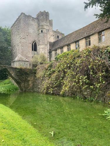 No 24 Beverston Castle