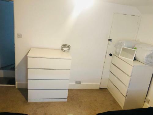 Charming 3 Double Bed Apartment In Tonbridge