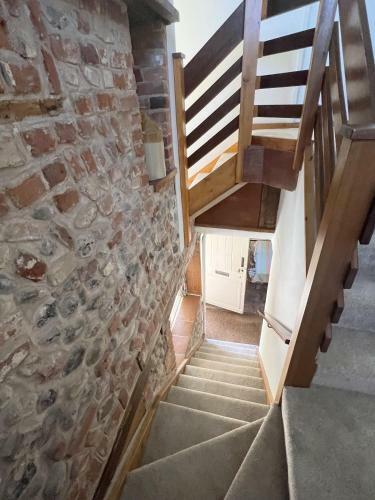 2 Bed Flint Cottage Walking Distance To Beach
