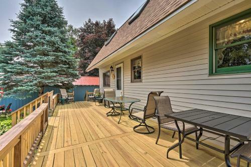 Recently Renovated Bolton Abode With Fire Pit!