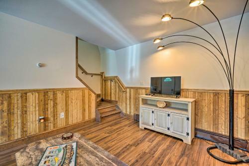 Recently Renovated Bolton Abode With Fire Pit!