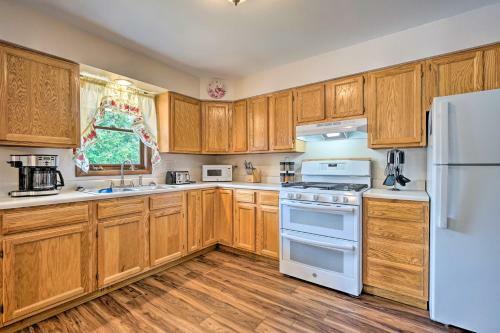 Recently Renovated Bolton Abode With Fire Pit!