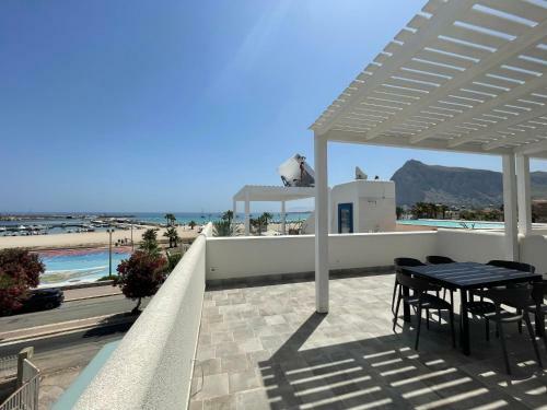 Shiar� Apartments