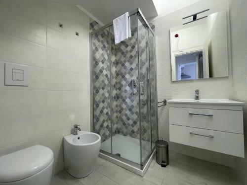 Shiar� Apartments