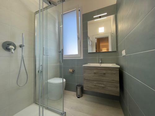 Shiar� Apartments