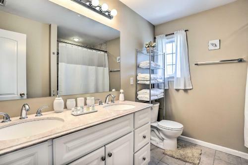 Ideally Located Glen Cove Home With Pool And Yard