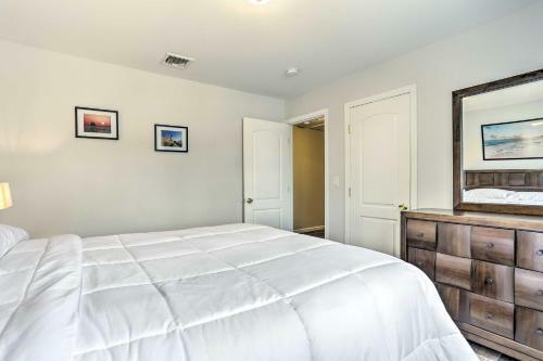 Ideally Located Glen Cove Home With Pool And Yard