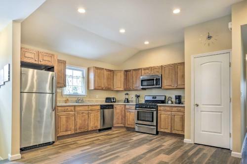 Ideally Located Glen Cove Home With Pool And Yard