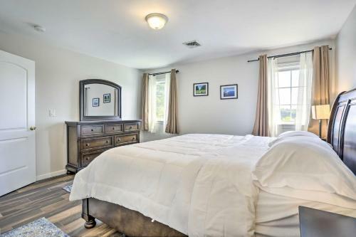 Ideally Located Glen Cove Home With Pool And Yard