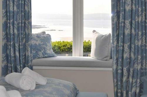 Gorgeous Apartments Only Yards From Polzeath Beach