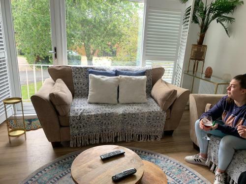 Stunning 2-bedroom Apartment In Central Warwick