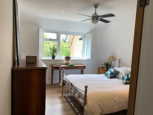 Stunning 2-bedroom Apartment In Central Warwick