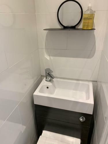 Stunning 2-bedroom Apartment In Central Warwick